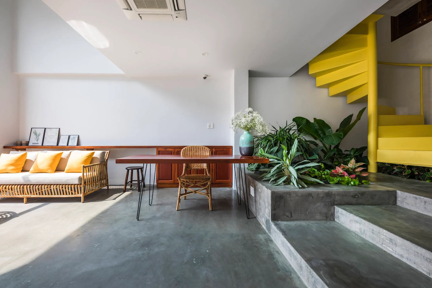 Why a newly launched project in Ho Chi Minh City is not being built on schedule